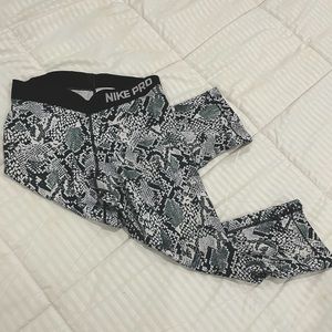 Nike Pro cropped leggings